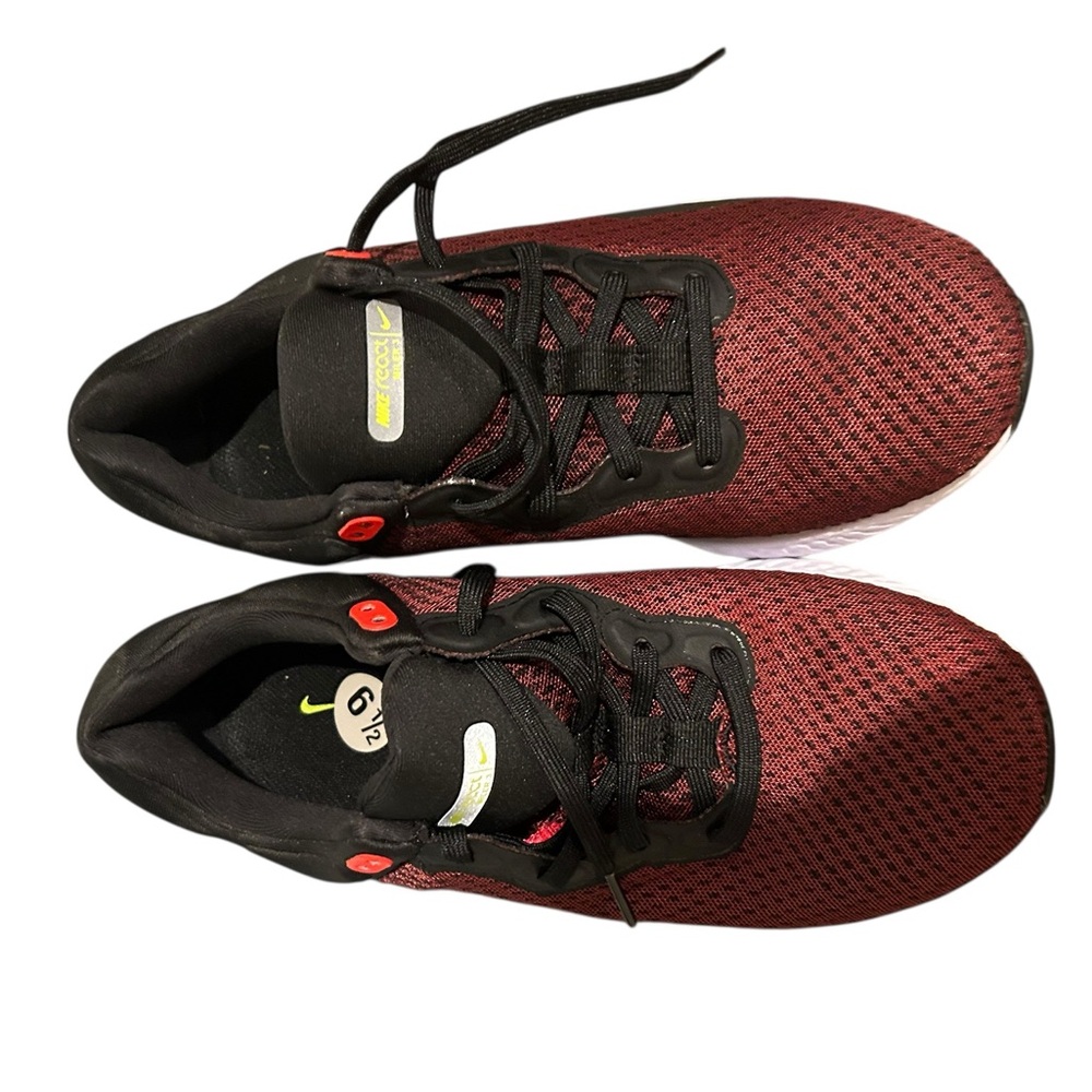 Nike Men's Red and Black Athletic Shoes